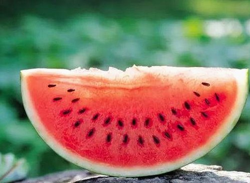 娱乐圈风云：直播吃瓜与互撕真相全解析