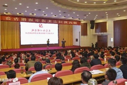 娱乐吃瓜新星小飞哥，靠啥火遍网络？揭秘他的逆袭秘籍！