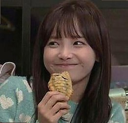 微信表情包“吃瓜”背后的文化解读与社交影响