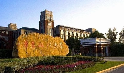 国产偷拍影片引争议：艺术与伦理边界的讨论