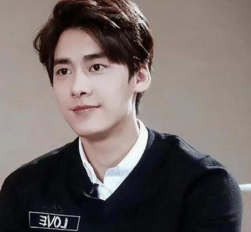 明星在街头意外遇到粉丝，现场秒变“粉转路人”！