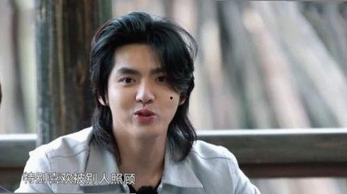 明星隐私曝光背后：娱乐圈的秘密角力